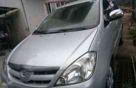 Toyota Innova 2005 G AT Silver SUV For Sale 