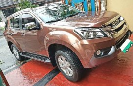 Well-maintained Isuzu MU-X 2015 for sale