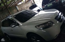 Hyundai Santa Fe 2009 AT White For Sale 