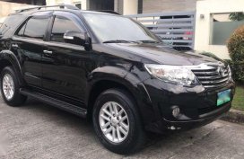 2014 Toyota Fortuner V At 4x4 3.0d top of the line FOR SALE
