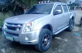 Isuzu Dmax 2012 model manual 4×2 FOR SALE