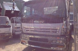 293 Surplus Manual 6 Wheeler Isuzu Tractor Head GIGA MAX 6WA1