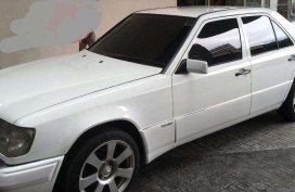 Mercedes Benz 230e 1989 AT White For Sale 