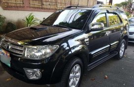 Toyota Fortuner 2011 G AT Black Diesel For Sale 