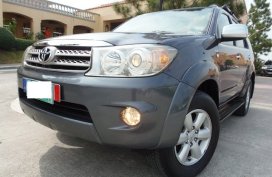 Well-maintained Toyota Fortuner G AT 2011 for sale
