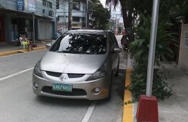 Well-kept Mitsubishi Grandis 2005 for sale