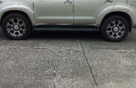 For sale Toyota Fortuner 2014 V 4x2 automatic silka gold metallic