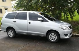 Well-maintained Toyota Innova J 2014 for sale