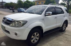 For sale 2004 White Toyota Fortuner 2.7G 4x2 A/T.