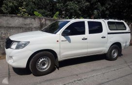 Toyota Hilux 2012 4x2 MT White Pickup For Sale 