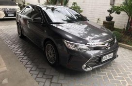 2016 Toyota Camry 2.5V Gray Sedan For Sale 