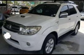 Fresh Toyota Fortuner V 2009 White For Sale 
