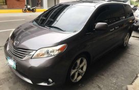 2011 Toyota Sienna XLE AT Full Option For Sale 