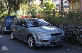 2005 Ford Focus HB Top of the line 2L