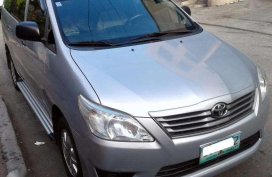 2012 Toyota Innova E, manual transmission, 