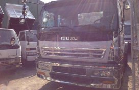 293 ISUZU GIGA MAX 6 Wheeler Tractor Head Giga Max 2016 yr. Model