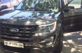 2017 Ford Explorer (excellent condition)