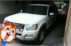 2008 Ford Explorer Eddie Bauer sereies with car theatre 