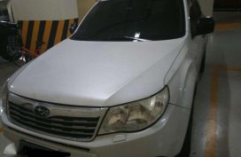 Subaru Forester 2010 AT White SUV For Sale 