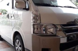 2015 Toyota Grandial GL 2.5 Dsl MT 2 tone Pearl White Beige