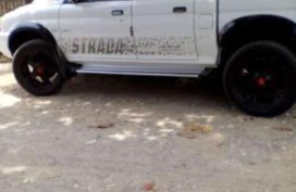 Mitsubishi strada 2006 model for sale