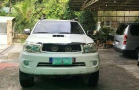 Toyota Hilux G 4x4 MT 2011model FOR SALE