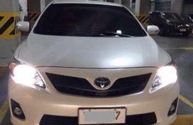 2012 TOYOTA Altis Pearl white 2.0 V Top of the Line