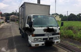 SELLING ISUZU Elf closed van 2011