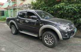 For sale 2012 Mitsubishi Strada 4x4 automatic.
