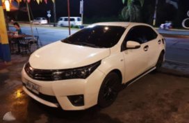 Toyota Altis 1.6V AT.pearlwhite 2015