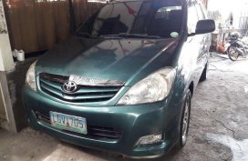 SELLING TOYOTA Innova E 2011