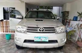 Toyota Fortuner 4x4 Top of the line 3.0 engine V variant.