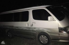 SELLING TOYOTA Hi ace Super Grandia 2004 415k neg