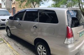 SELLING Toyota Innova e 2012