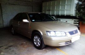 Cashmere Beige Metallic Toyota Camry 1999