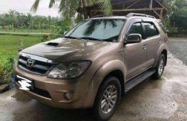 SELLING TOYOTA FORTUNER 2005 4x4