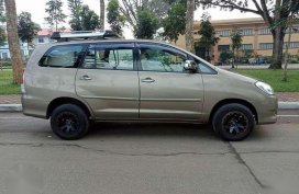 SELLING TOYOTA Innova G 2010