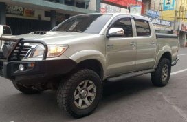 Toyota Hilux 4X4 mt 2013 FOR SALE