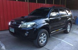 SELLING TOYOTA FORTUNER 2005V 4x4