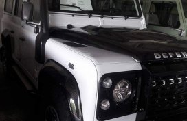 Land Rover Defender adventure plus 2017
