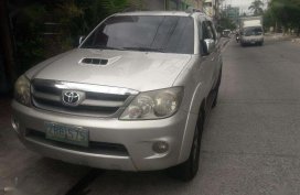 2005 TOYOTA Fortuner V 4x4 Matic Diesel FOR SALE
