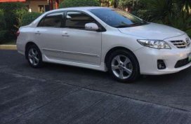 2011 Toyota Corolla sedan altis 16V pearl white