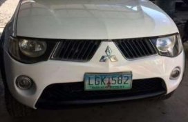 SELLING Mitsubishi Triton Strada pick up 2009 model