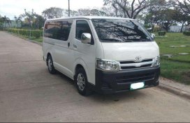 Toyota HIACE Commuter 2014 diesel Almost Brand new