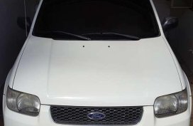 2005 FORD ESCAPE XLT 4x4 Top of the line (Loaded)