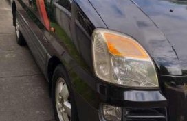 Selling Hyundai Starex gold 2005