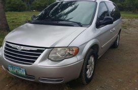2005 Chrysler TOWN AND COUNTRY luxury suv van for family 7 seater