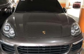 2016 Porsche Cayenne AT V6 Gas FOR SALE