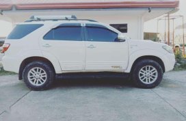 SELLING Toyota Fortuner 2010mdl