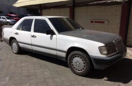 1988 MERCEDES BENZ W124 300 Diesel Matic with extra parts